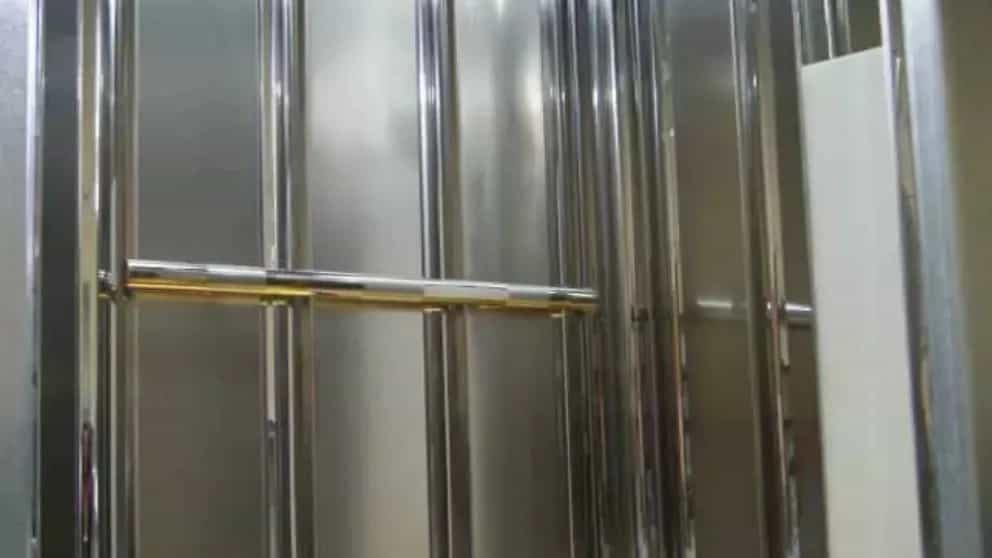 انواع کابین آسانسور بسته به مواد مورد استفاده در طراحی